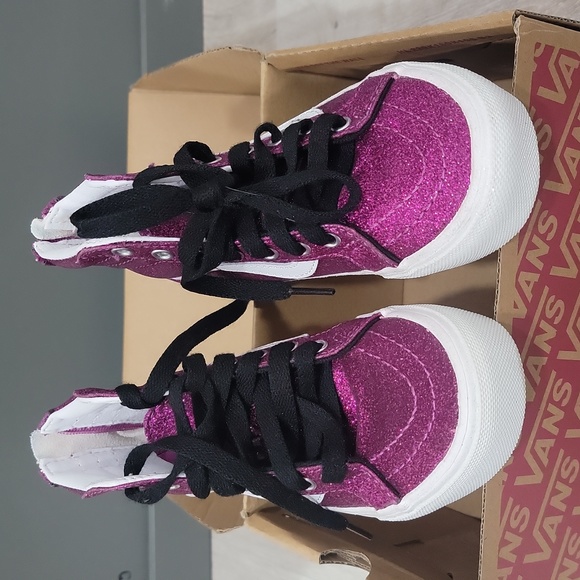 Vans - Picture 5 of 5